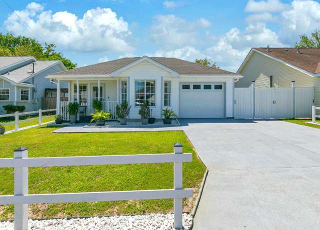 Property at 420 Apple Dr, Crestview, FL 32536, 3 beds, 2 baths