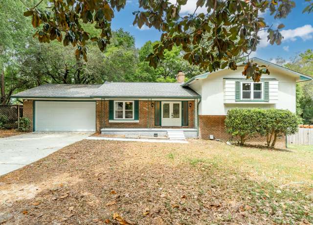 Property at 2401 Roberts Dr, Niceville, FL 32578, 4 beds, 3 baths