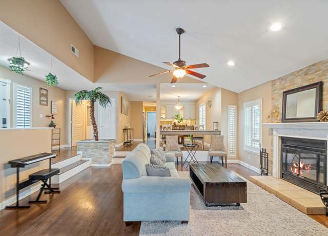 Property at 217 Lakeside Ln, Mary Esther, FL 32569, 3 beds, 2 baths