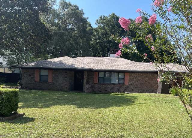 Property at 315 Florida St, Niceville, FL 32578, 3 beds, 2 baths