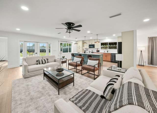 Property at 920 W Beach Dr, Panama City, FL 32401, 3 beds, 3.5 baths
