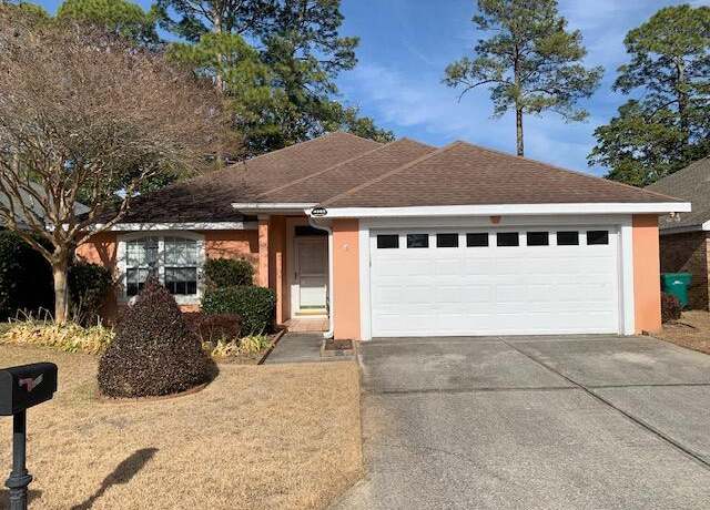Property at 4383 Vardon Way, Niceville, FL 32578, 3 beds, 2 baths