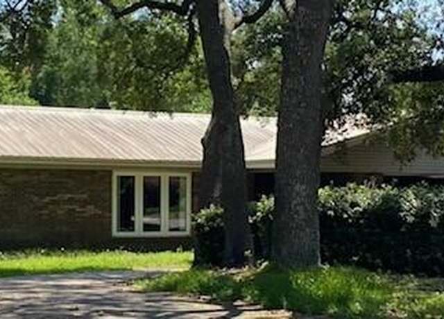 Property at 10 Eglin Dr, Shalimar, FL 32579, 4 beds, 2 baths