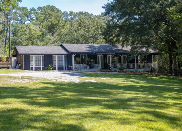 Property at 696 Phillips Dr, Freeport, FL 32439, 3 beds, 2 baths