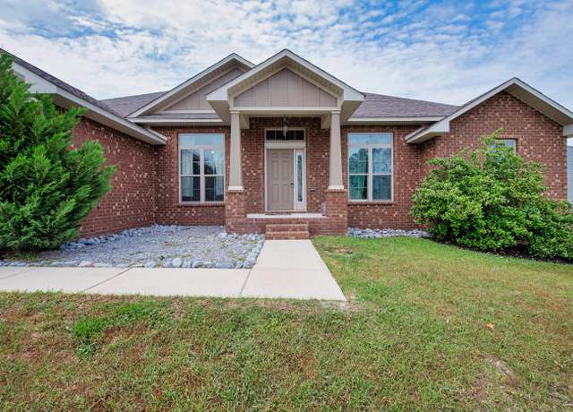 Property at 303 Vale Loop, Crestview, FL 32536, 4 beds, 3 baths
