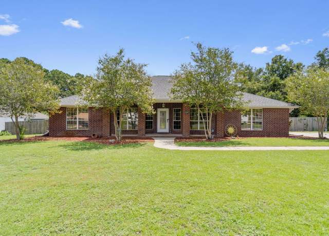 Property at 7369 Calle Ln, Navarre, FL 32566, 4 beds, 3.5 baths