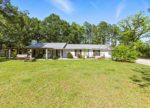 Property at 3774 Laird Rd, Crestview, FL 32539, 4 beds, 3 baths