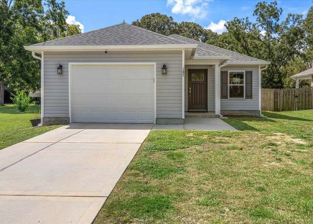 Property at 147 NE Fourth Ave, Crestview, FL 32539, 3 beds, 2 baths