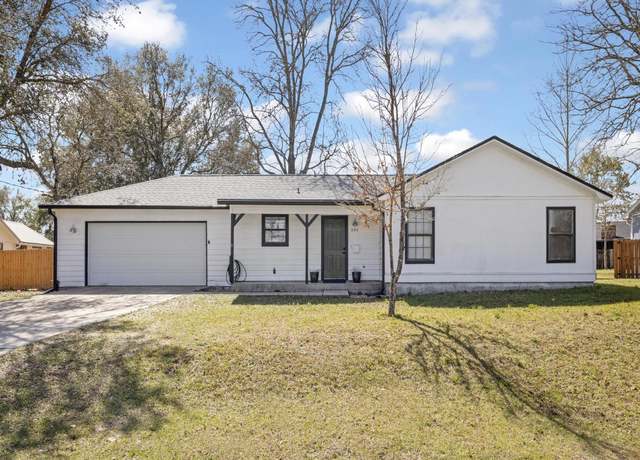 Property at 206 Grand Prix Dr, Crestview, FL 32536, 3 beds, 2 baths