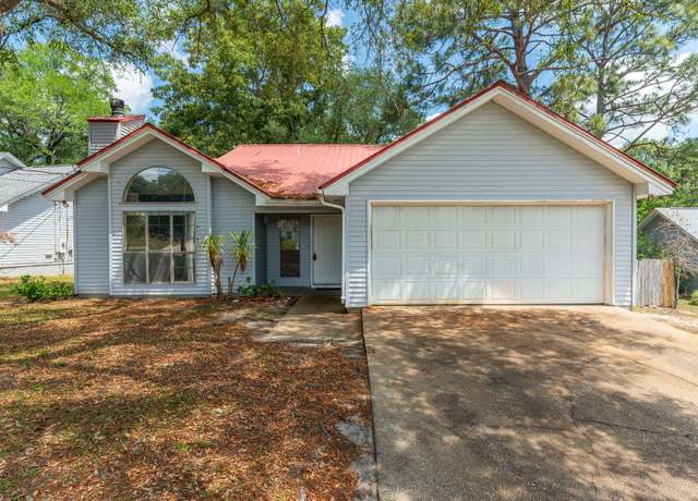 Property at 109 E Pinoak Ct, Crestview, FL 32539, 3 beds, 2 baths