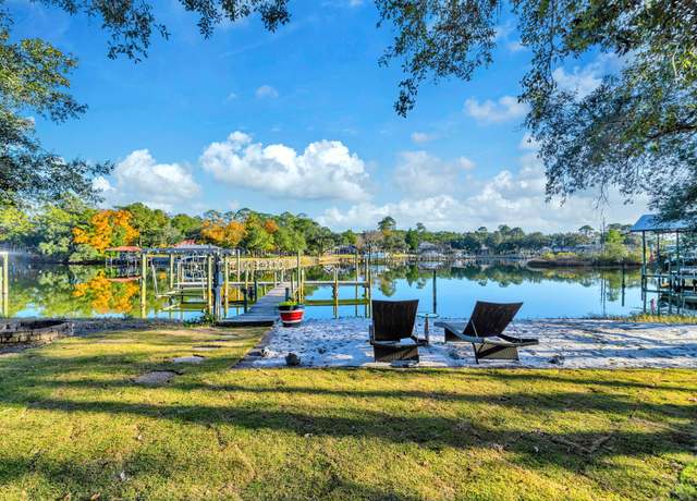 Property at 305 Osceola Ct, Niceville, FL 32578, 4 beds, 3 baths