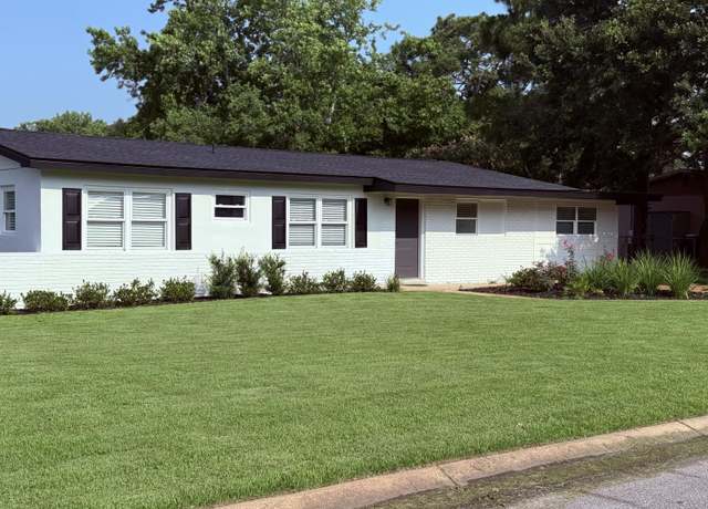 Property at 601 Blackstone Rd, Mary Esther, FL 32569, 3 beds, 2 baths
