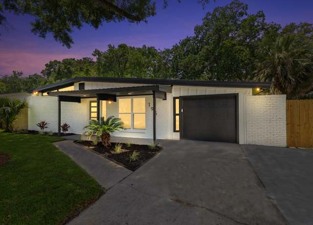 Property at 195 Marcia Dr, Mary Esther, FL 32569, 4 beds, 2.5 baths