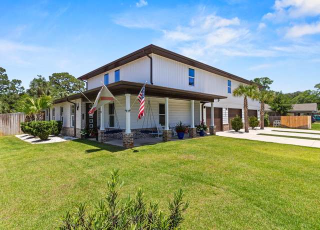 Property at 217 NE California Dr, Fort Walton Beach, FL 32548, 6 beds, 4.5 baths