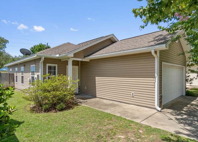 Property at 126 Matt Blvd, Niceville, FL 32578, 3 beds, 2 baths
