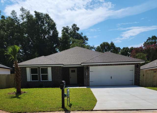 Property at 693 E Bowers Ave, Crestview, FL 32539, 3 beds, 2 baths
