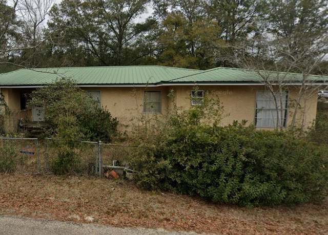 Property at 237 Royal Dr, FL 32433, 5 beds, 2.5 baths
