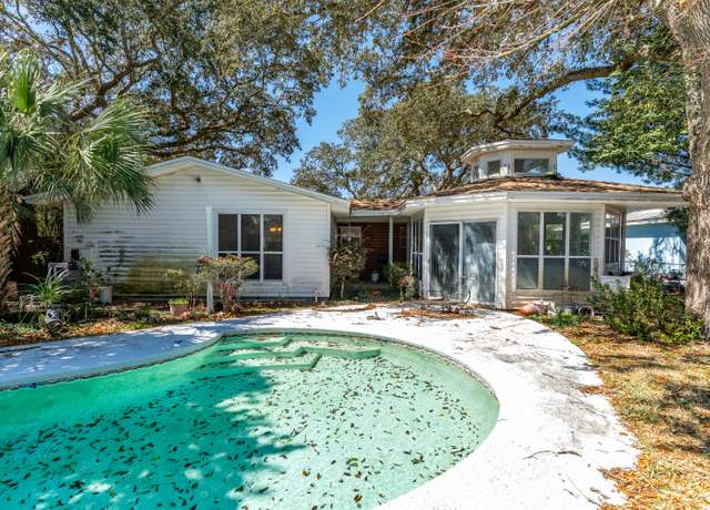 Property at 509 WINTHROP St, Fort Walton Beach, FL 32547, 4 beds, 1.5 baths