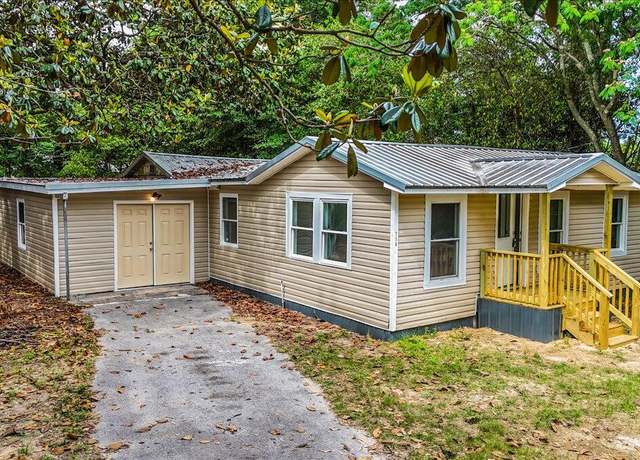 Property at 714 E Williams Ave, Crestview, FL 32539, 3 beds, 2 baths
