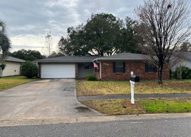 Property at 723 Clark Dr, Fort Walton Beach, FL 32547, 3 beds, 2 baths