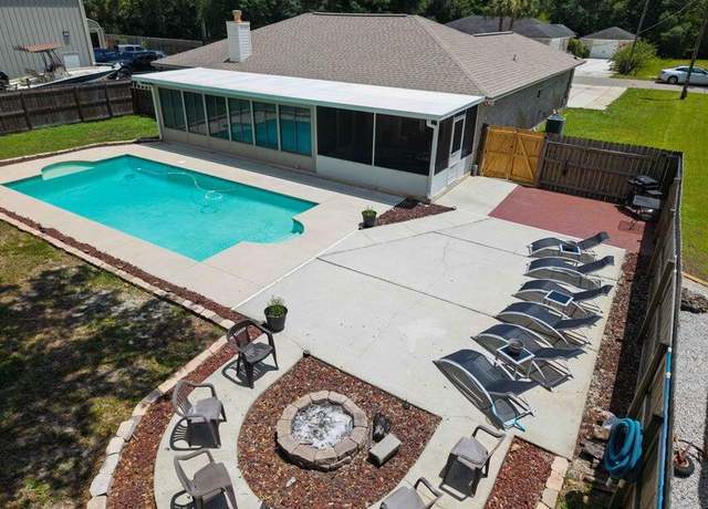 Property at 3147 Hickory St, Navarre, FL 32566, 3 beds, 2 baths