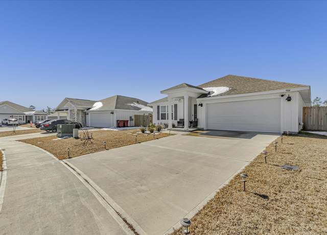 Property at 904 Sandbar Loop, Crestview, FL 32539, 4 beds, 2 baths