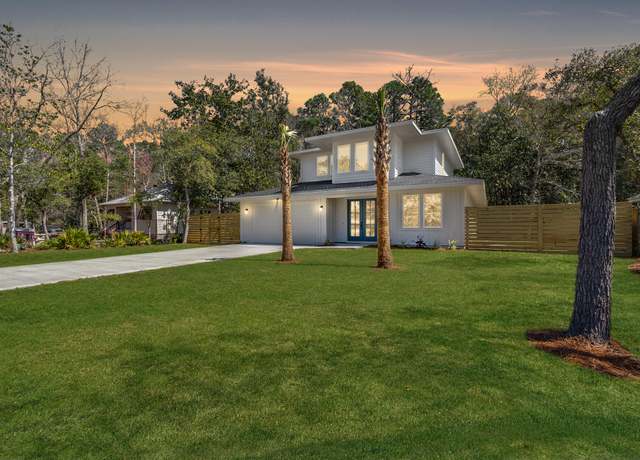 Property at 122 Bayou Cir, Freeport, FL 32439, 4 beds, 3 baths