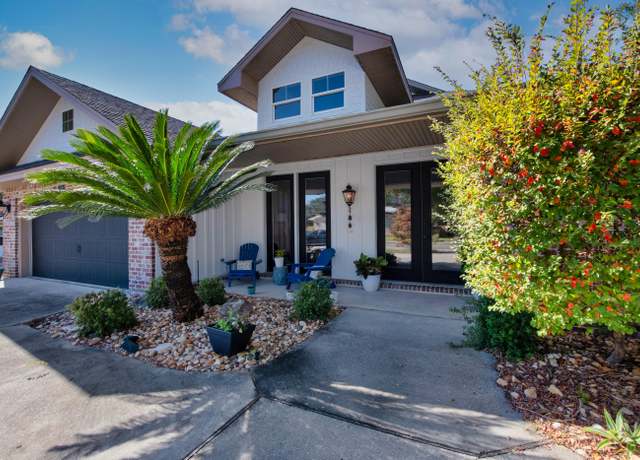 Property at 112 NE Mooney Rd, Fort Walton Beach, FL 32547, 5 beds, 4 baths