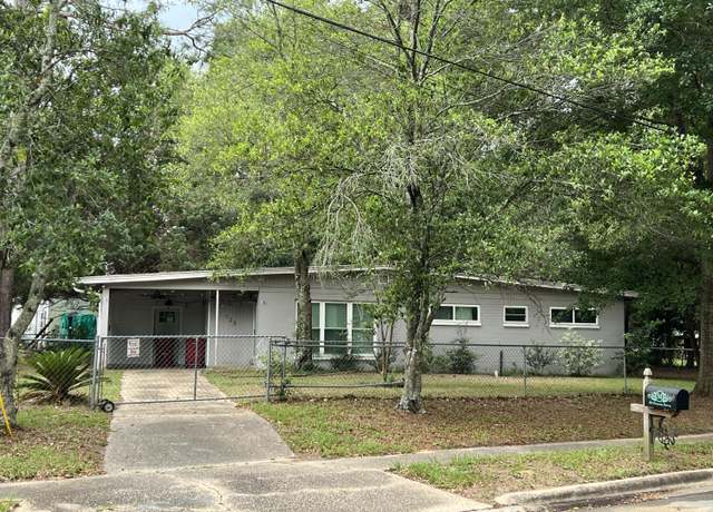 Property at 123 Panama Dr, Crestview, FL 32536, 3 beds, 1.5 baths