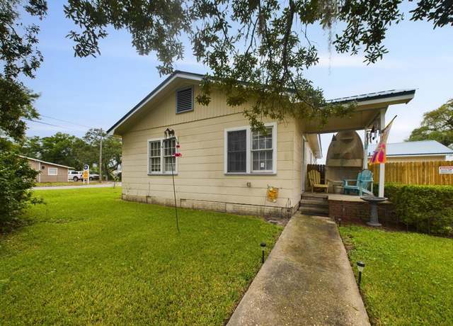Property at 218 NE Troy St, Fort Walton Beach, FL 32548, 3 beds, 1 bath