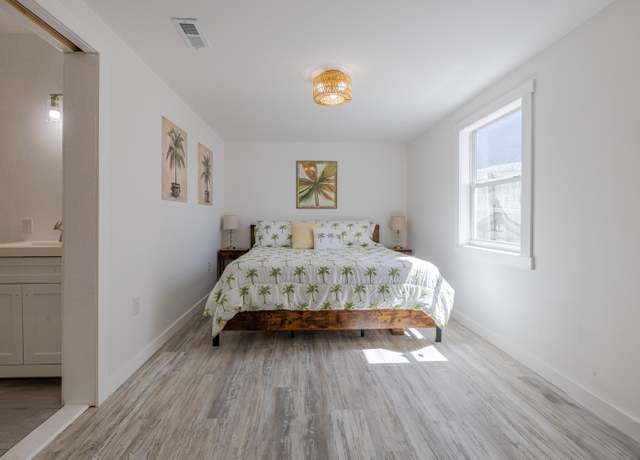Property at 129 Malaga Pl, Panama City Beach, FL 32413, 6 beds, 4 baths