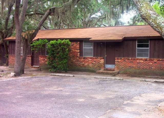 Property at 947 Don Dr, Fort Walton Beach, FL 32547, 12 beds, 7 baths