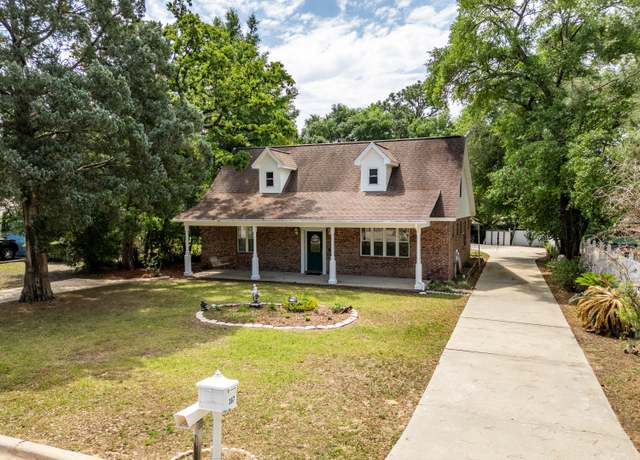 Property at 367 Okaloosa Ave, Valparaiso, FL 32580, 3 beds, 2.5 baths