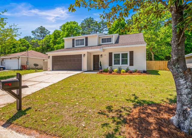 Property at 134 Palmetto Dr, Crestview, FL 32539, 4 beds, 2 baths