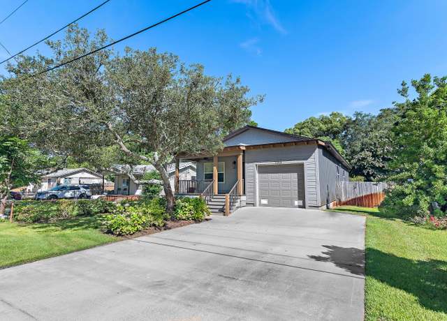 Property at 605 3rd St, Destin, FL 32541, 4 beds, 3 baths