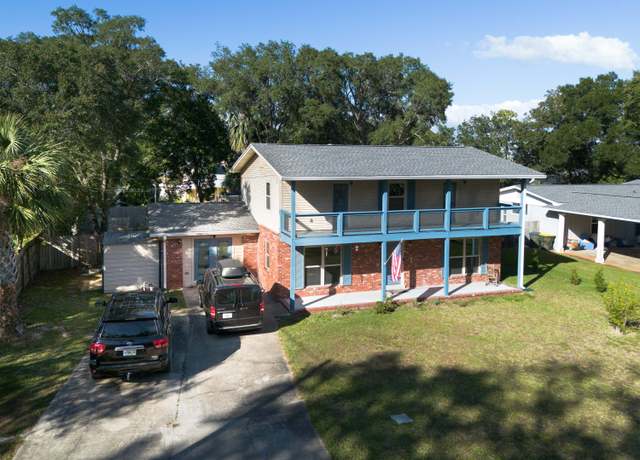 Property at 327 NE Yacht Club Dr, Fort Walton Beach, FL 32548, 3 beds, 3.5 baths