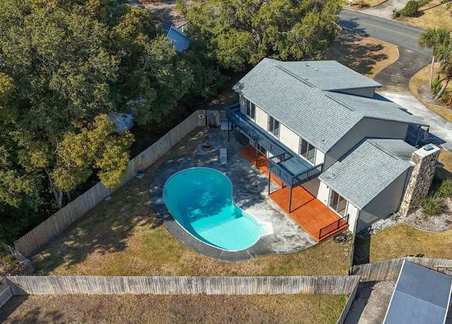 Property at 54 Country Club Rd, Shalimar, FL 32579, 4 beds, 2.5 baths