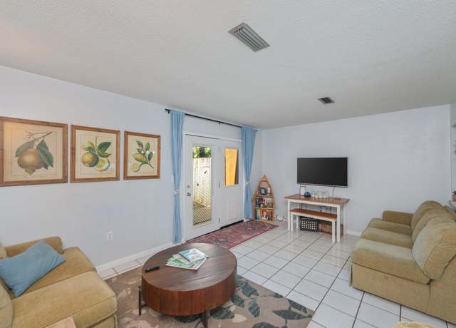 Property at 208 3rd St Unit J, Fort Walton Beach, FL 32548, 2 beds, 1.5 baths