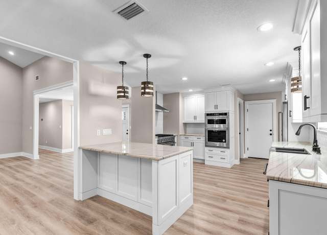 Property at 343 Oaklake Ln, Niceville, FL 32578, 3 beds, 2 baths