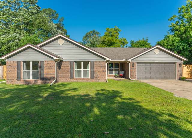 Property at 430 Northampton Cir, Fort Walton Beach, FL 32547, 4 beds, 2 baths