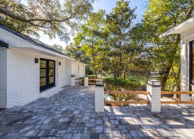 Property at 912 Woodbriar Ct, Fort Walton Beach, FL 32547, 4 beds, 3.5 baths