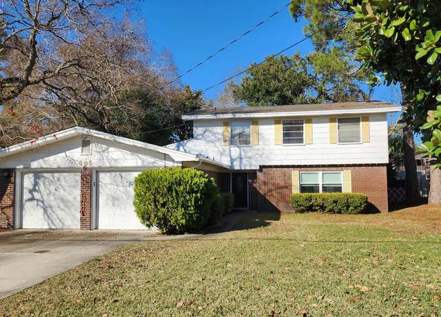 Property at 305 NW Holmes Blvd, Fort Walton Beach, FL 32548, 3 beds, 2.5 baths