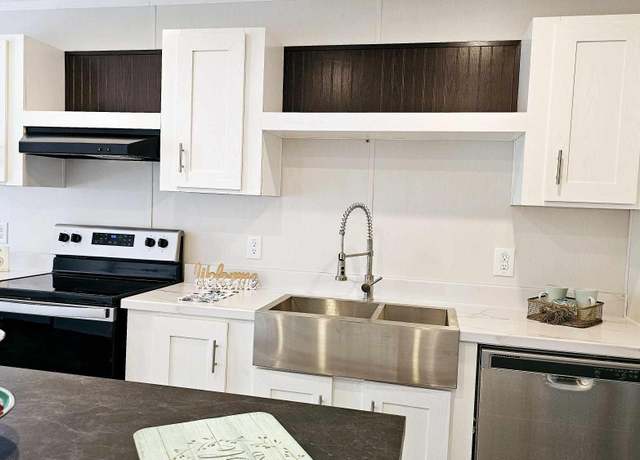 Property at 325 Bass Haven Dr, FL 32433, 3 beds, 2 baths