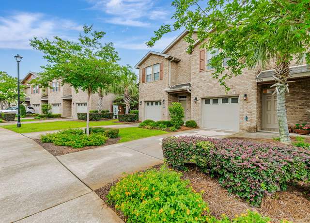Property at 8726 Brown Pelican Cir, Navarre, FL 32566, 3 beds, 2.5 baths