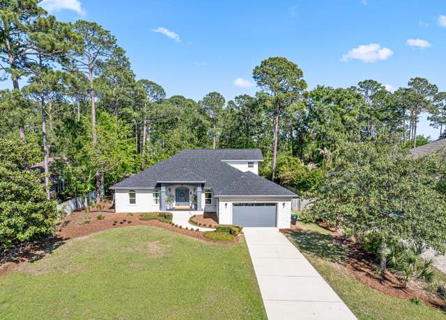 Property at 213 Yacht Club Dr, Niceville, FL 32578, 6 beds, 4 baths