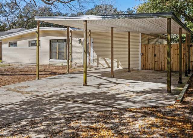 Property at 208 Forest Dr, Fort Walton Beach, FL 32547, 4 beds, 2 baths