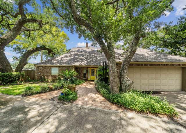 Property at 5 Cross Ct, Destin, FL 32541, 4 beds, 2.5 baths