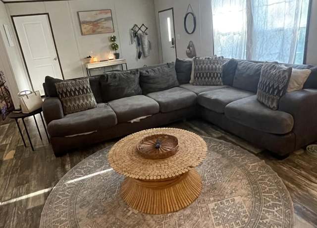 Property at 187 E Violet Ln, FL 32433, 3 beds, 2 baths