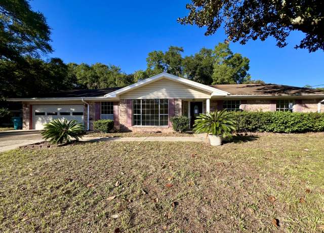 Property at 109 Mcewen Dr, Niceville, FL 32578, 4 beds, 3 baths