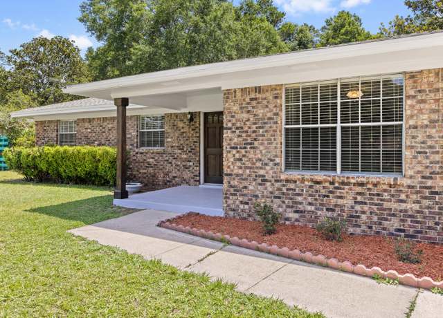 Property at 2431 Roberts Dr, Niceville, FL 32578, 3 beds, 2 baths